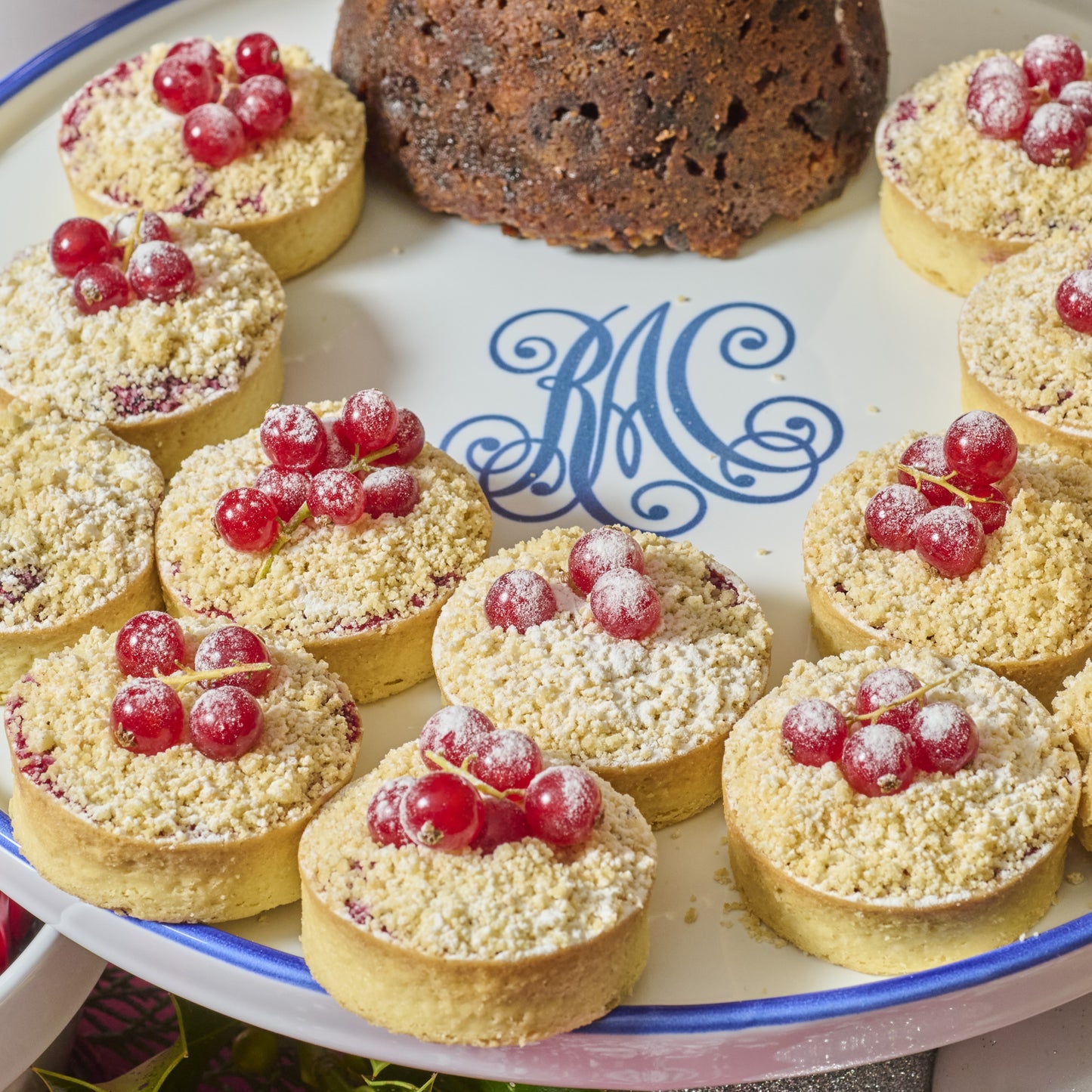 Pall Mall Tin with Mince Pies